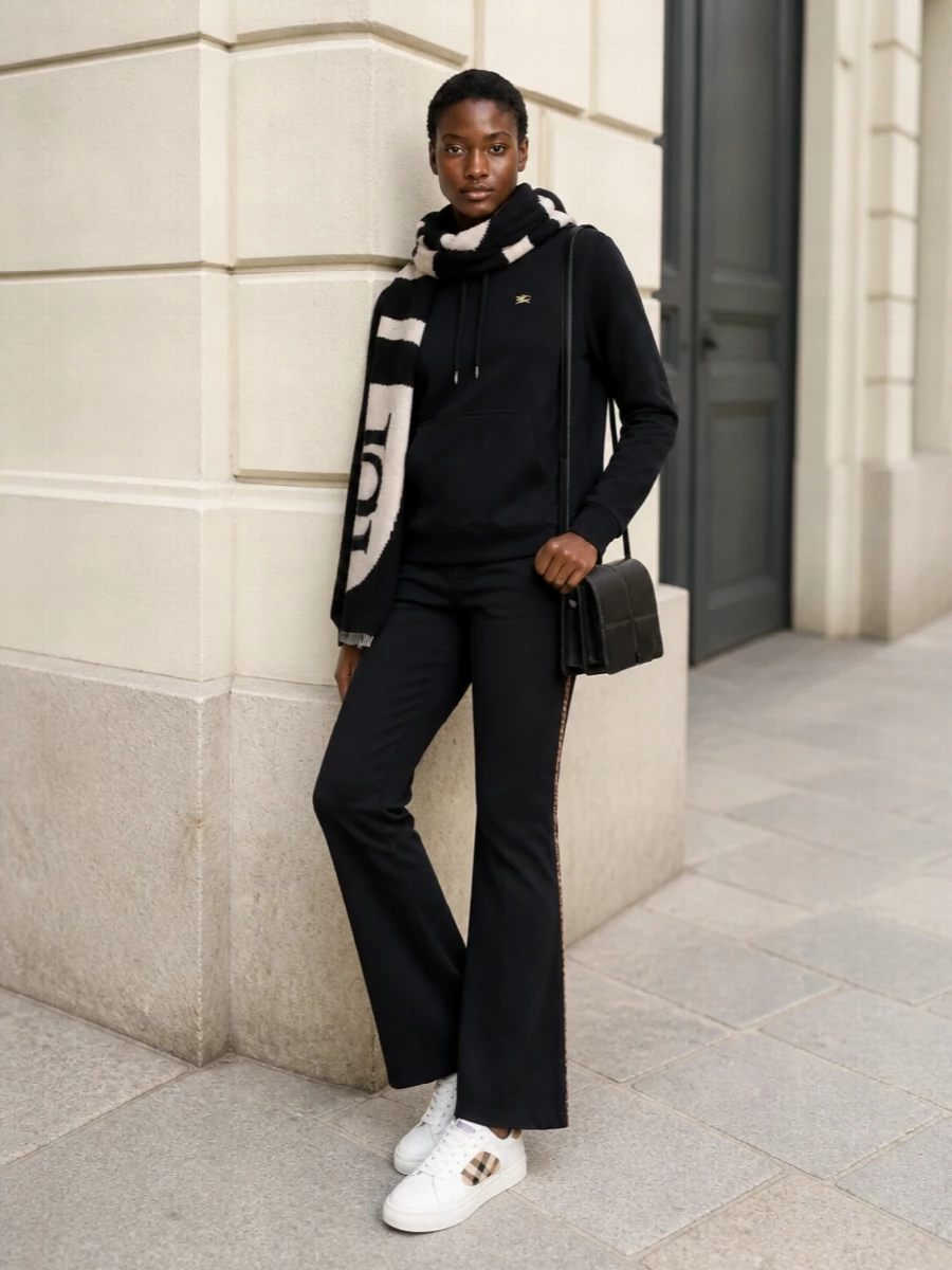Burberry black athleisure outfit track pants