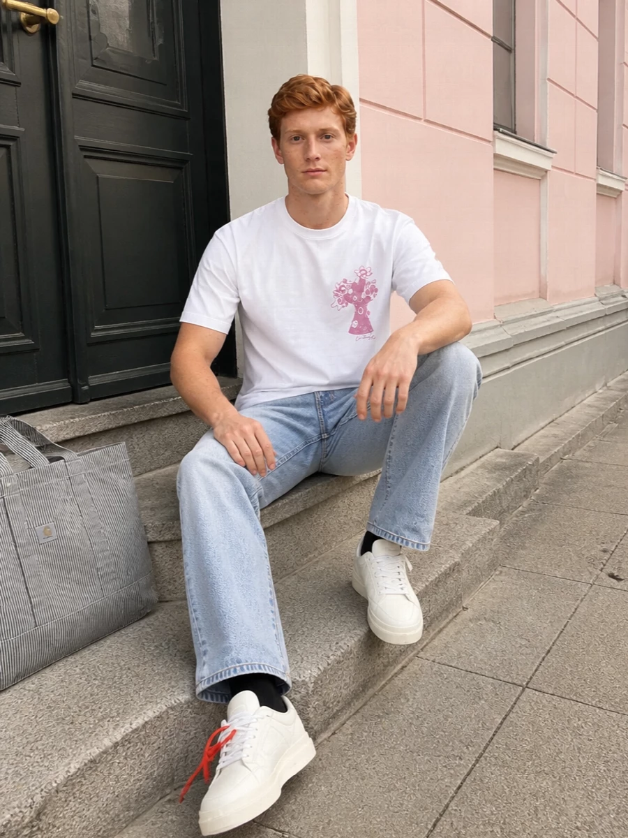 Carhartt tee light wash jeans off white sneakers