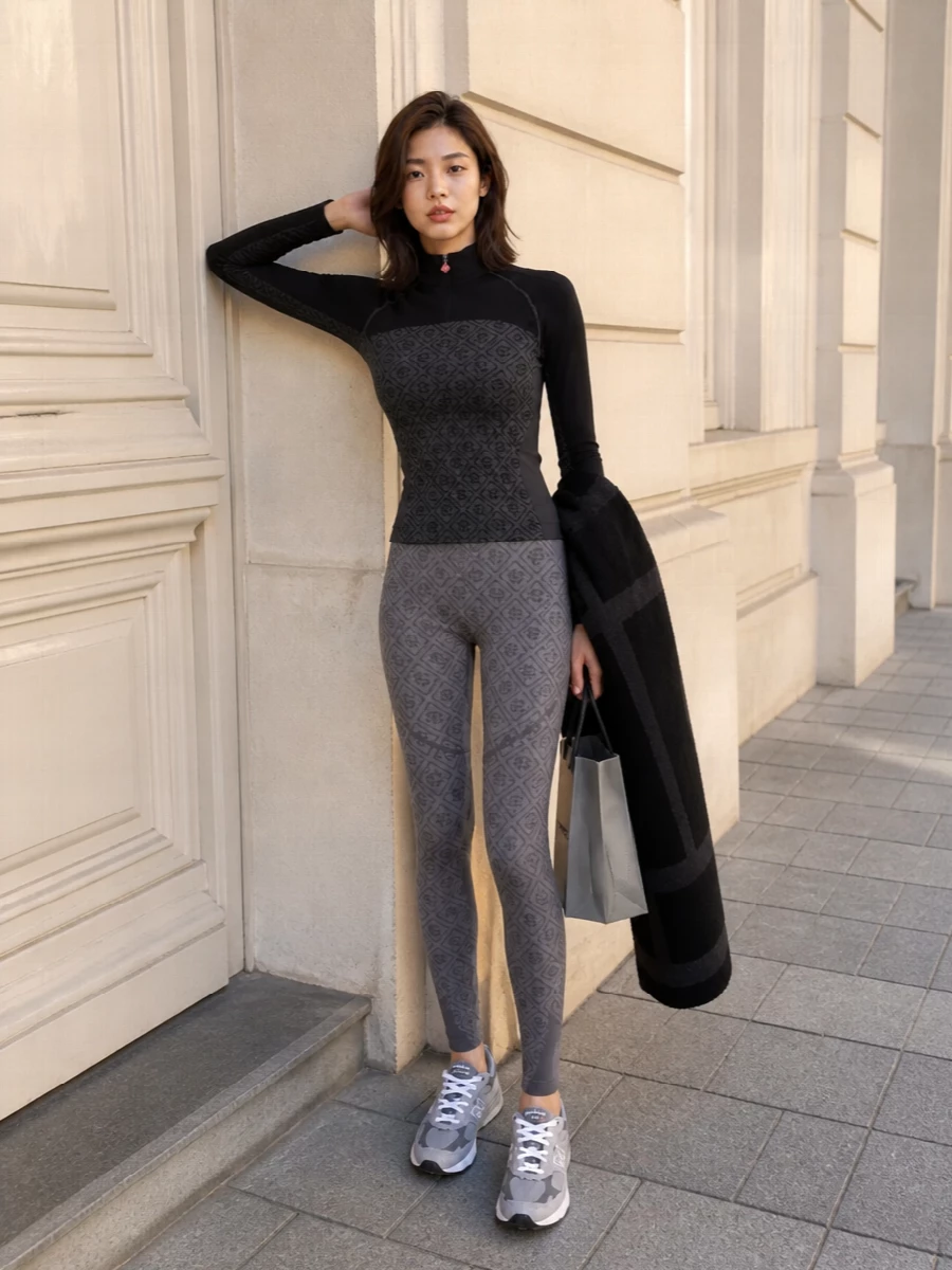 Casablanca seamless leggings grey sneakers outfit