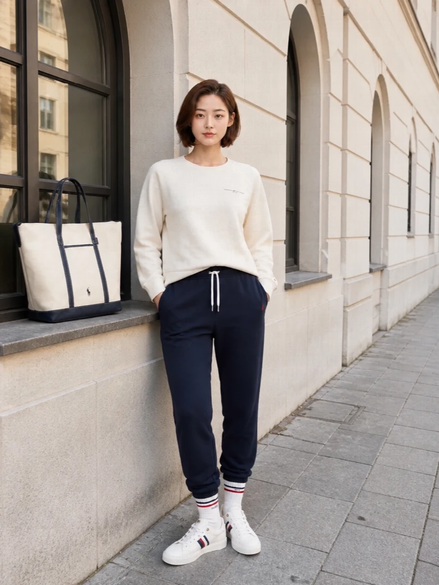 Tommy hilfiger ivory sweatshirt navy joggers