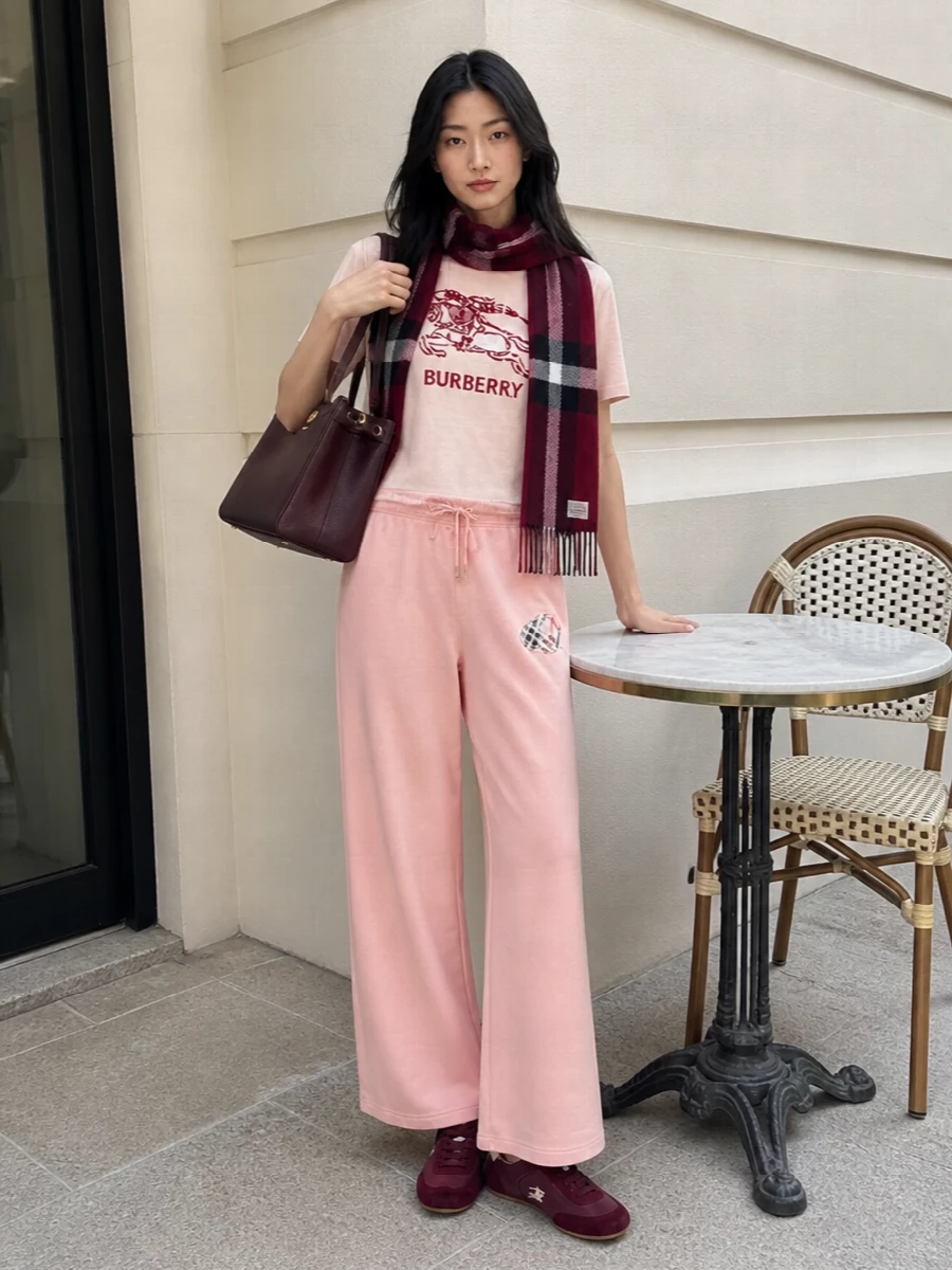 Burberry blush tee wide leg knit pants outfit