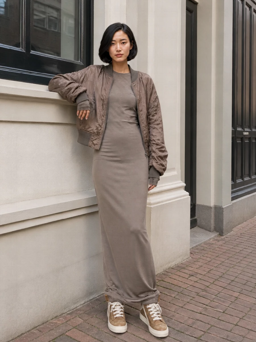 I’m going dress route here, leaning into a full taupe column so the bomber feels like a sculptural shell rather than competing sportswear. The long, fitted knit dress gives you that Rick severity, then the padded hi-tops and structured taupe satchel keep everything grounded, urban and monochrome from head to toe. It reads like a soft, crushed-metal palette that moves from daytime in the city to low-key dinner without a change.