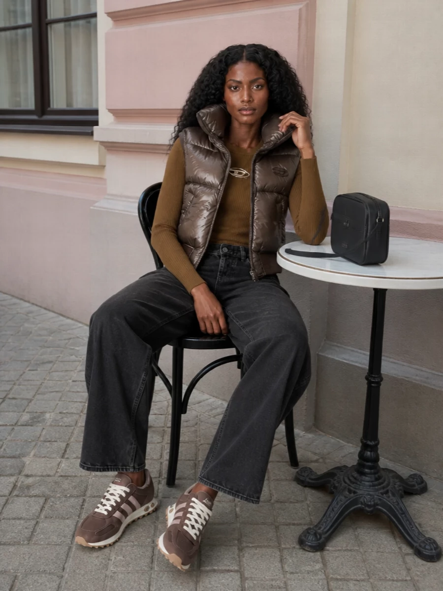 Diesel gilet wide leg jeans adidas sneakers