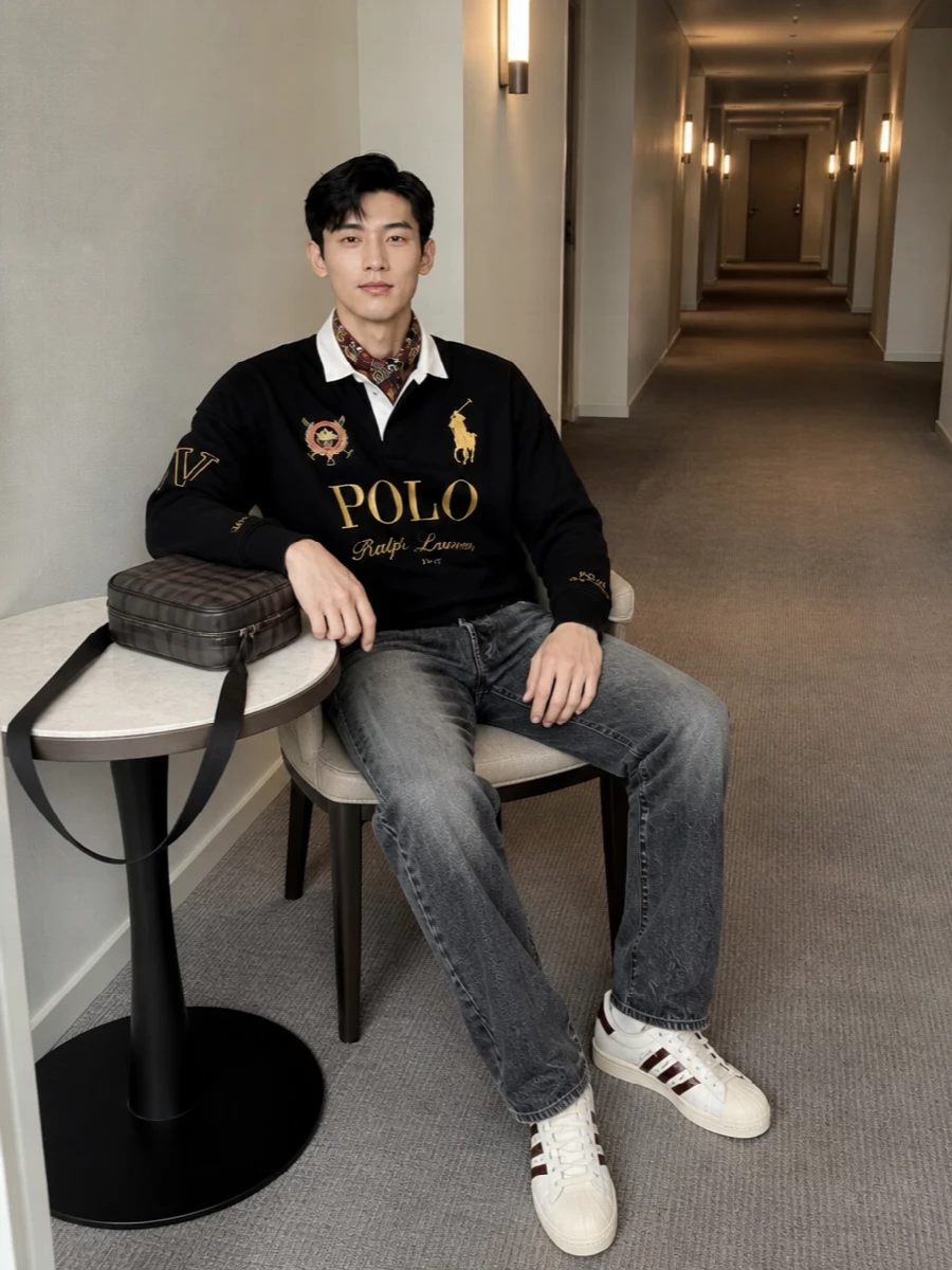 Polo rugby charcoal jeans adidas sneakers