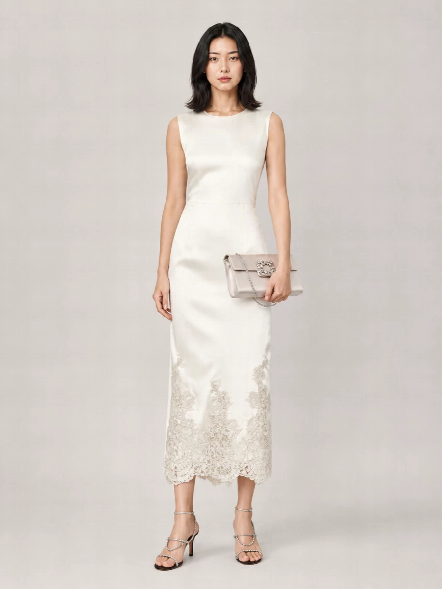 Chloé Leather Crystal-Embellished Sandals
