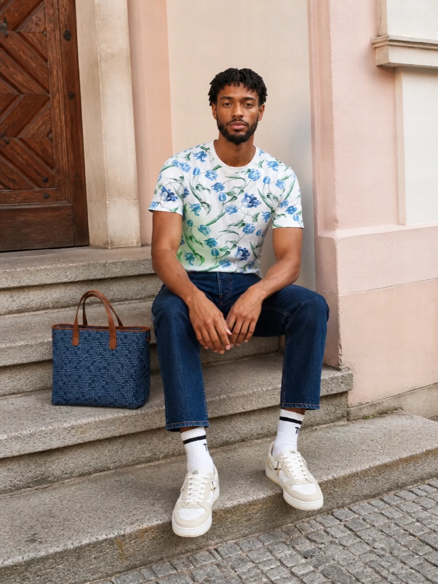 Kenzo floral t shirt dark jeans sneakers