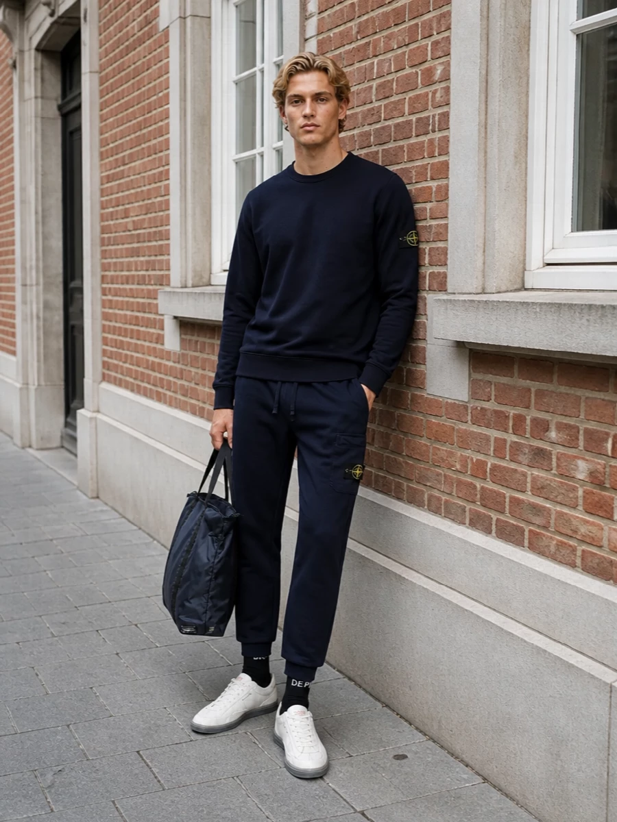 Stone island navy joggers outfit white sneakers